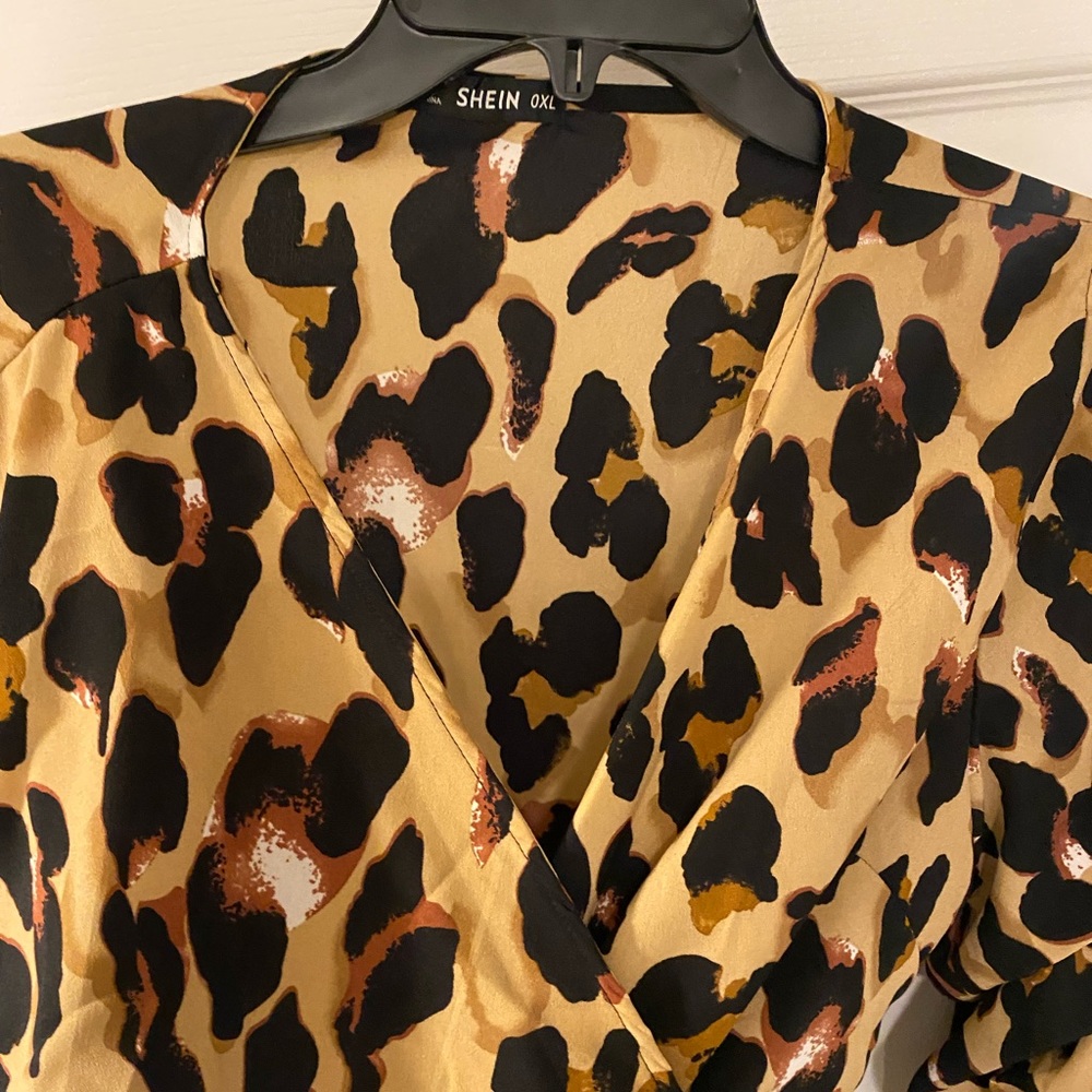 Leopard wrap crop top! - Picture 2 of 4